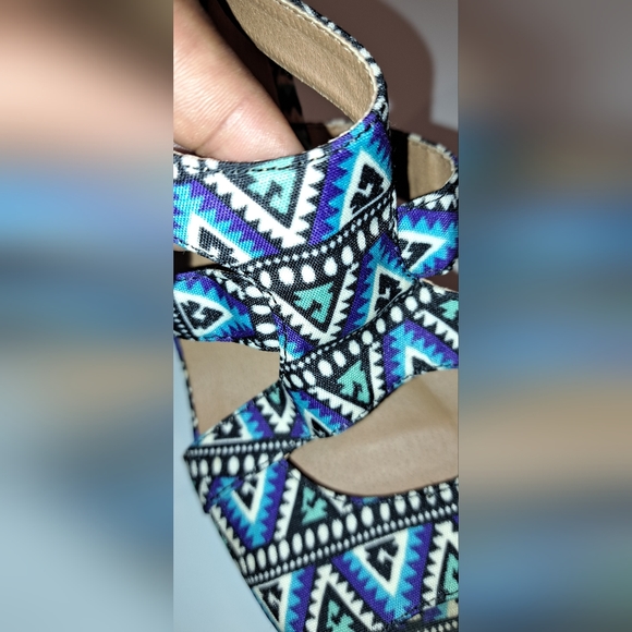 5" Tribal Wedges from Shi by Journey's - Picture 3 of 4